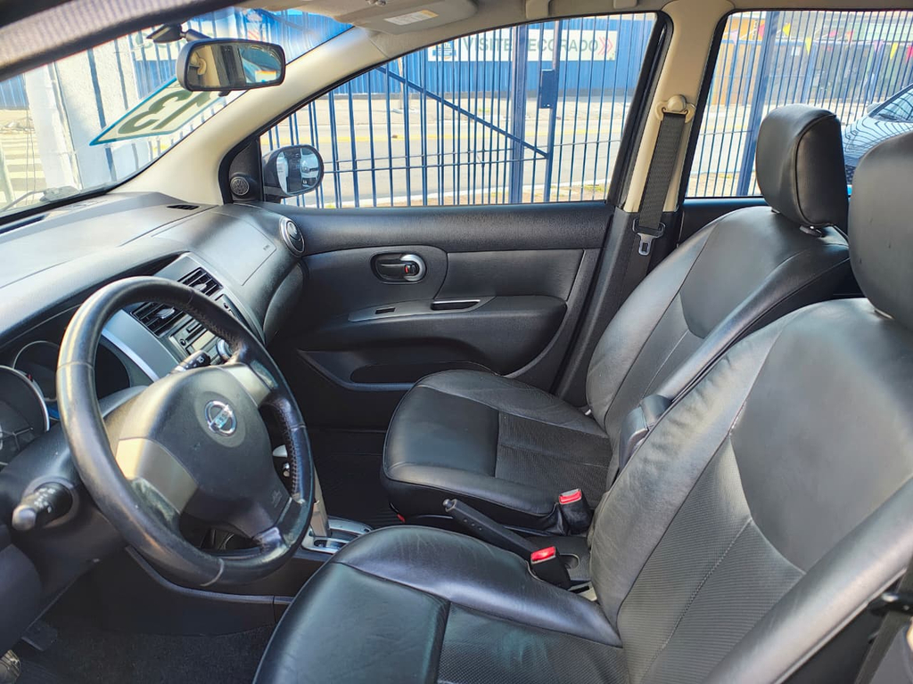 Nissan Livina Preto