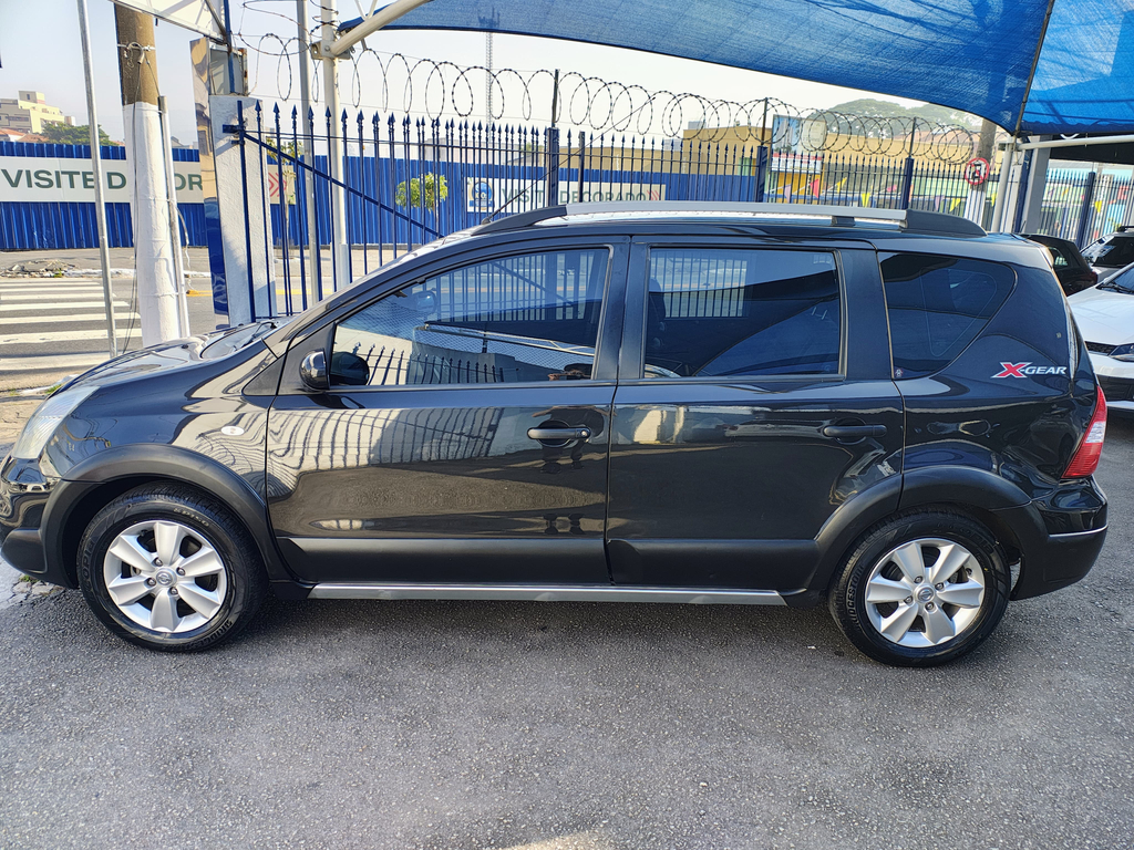 Nissan Livina Preto