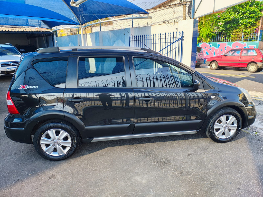 Nissan Livina Preto