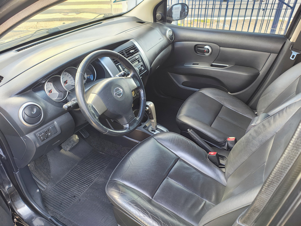 Nissan Livina Preto
