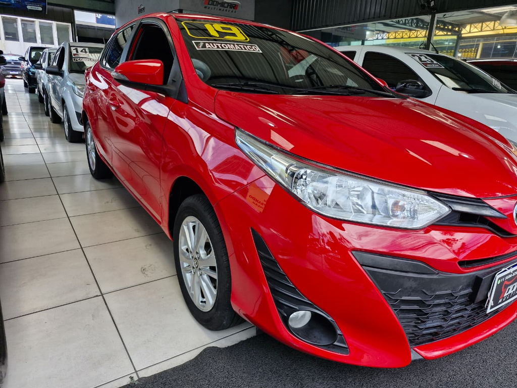 Toyota Yaris Hatch Vermelho