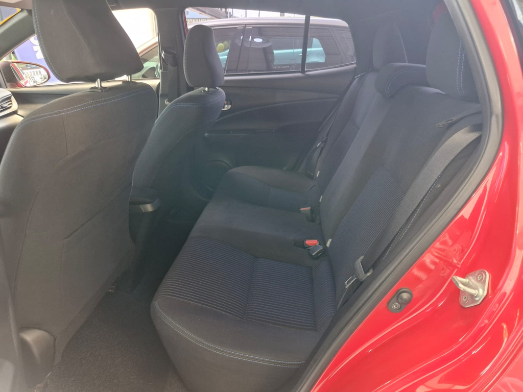 Toyota Yaris Hatch Vermelho