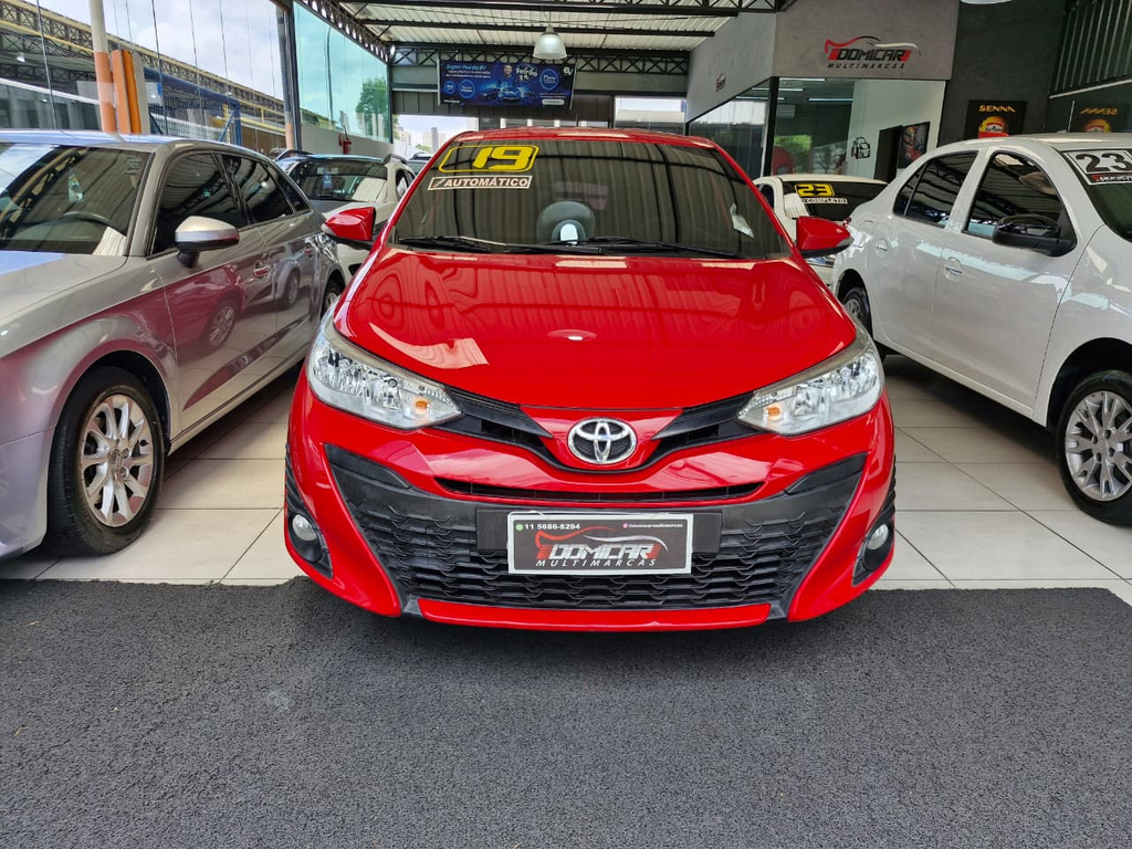Toyota Yaris Hatch Vermelho