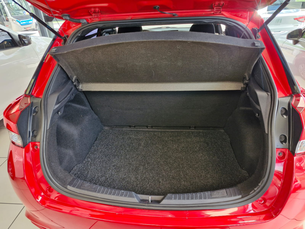 Toyota Yaris Hatch Vermelho