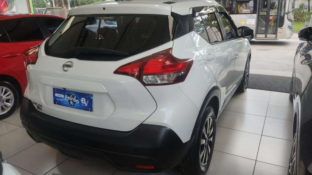 Nissan Kicks Branco