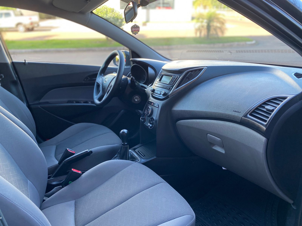 Hyundai HB20S Preto