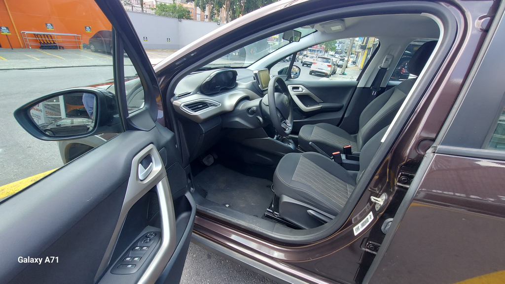 Peugeot 2008 Marrom
