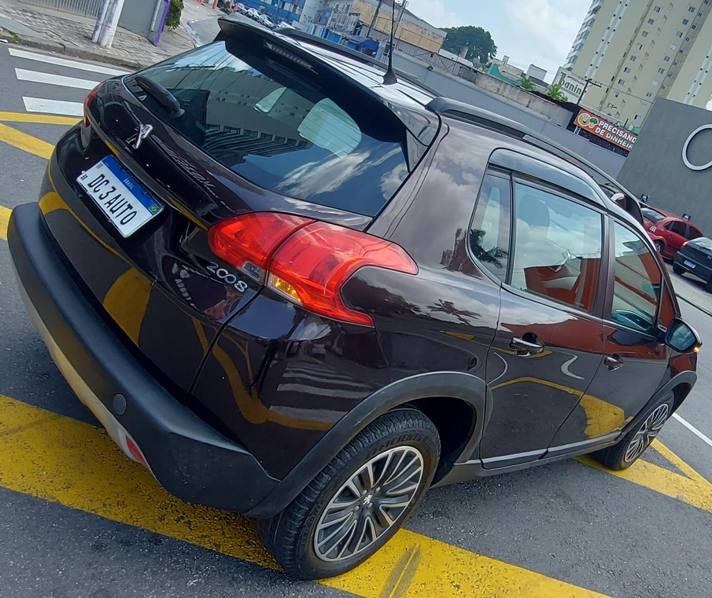 Peugeot 2008 Marrom
