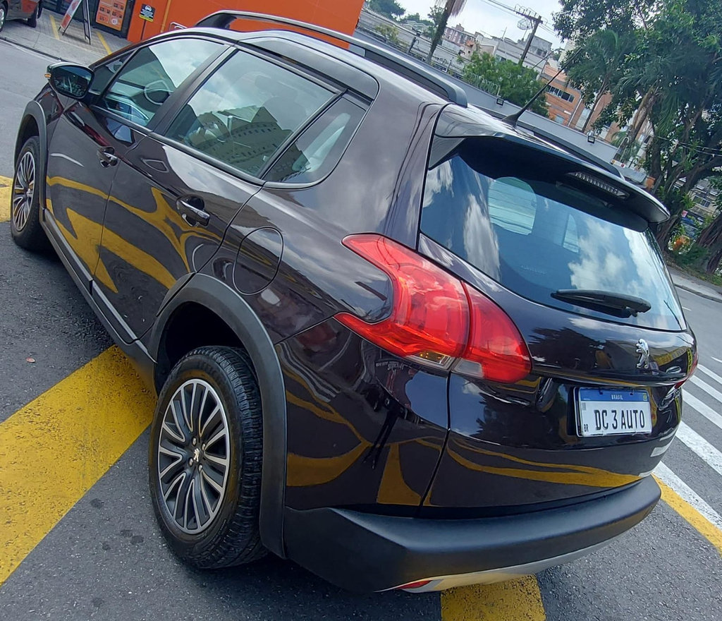 Peugeot 2008 Marrom