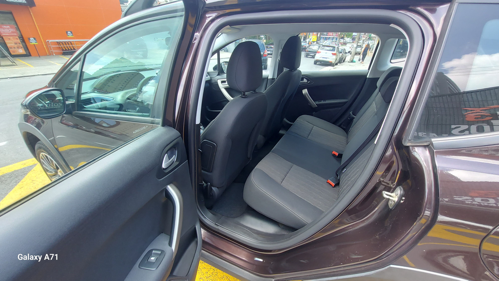Peugeot 2008 Marrom