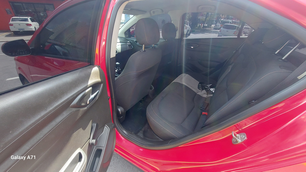 Chevrolet Onix Vermelho