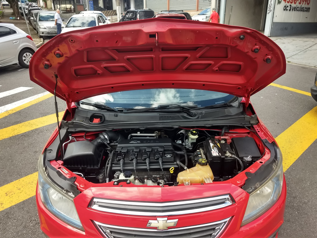 Chevrolet Onix Vermelho