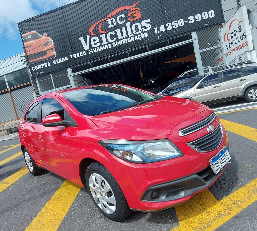 Chevrolet Onix Vermelho