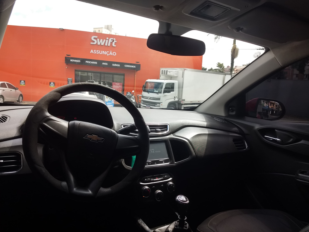 Chevrolet Onix Vermelho