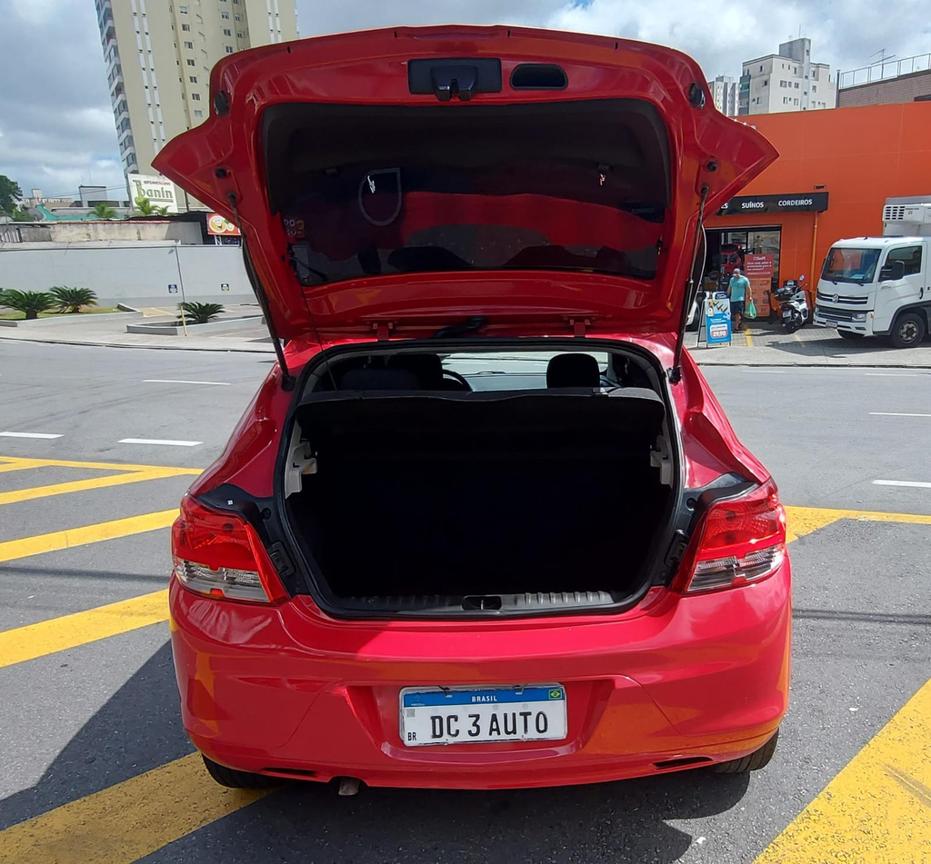 Chevrolet Onix Vermelho