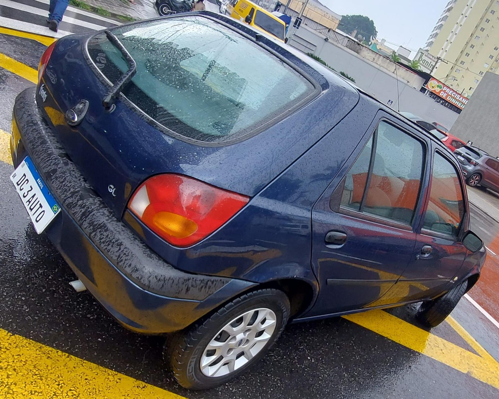 Ford Fiesta Hatch Azul