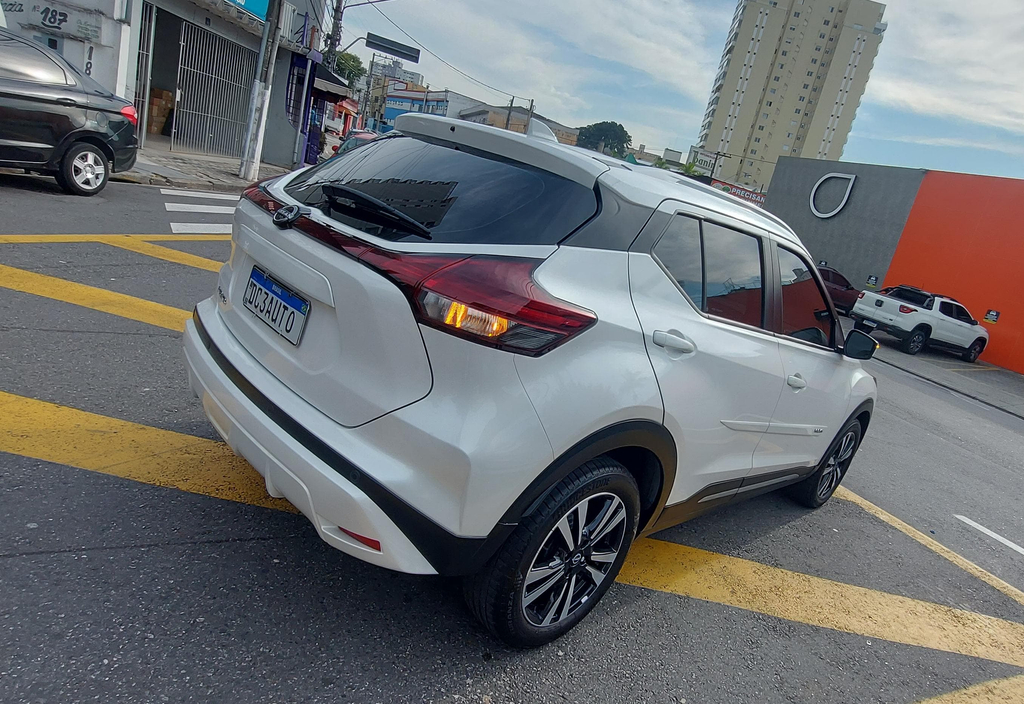 Nissan Kicks Branco