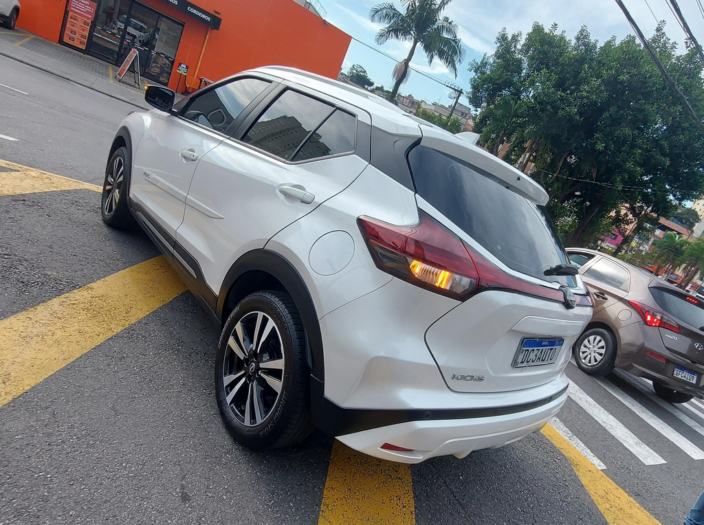 Nissan Kicks Branco