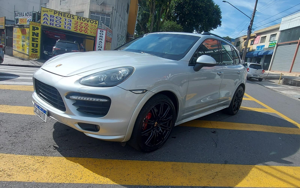 Porsche Cayenne Prata