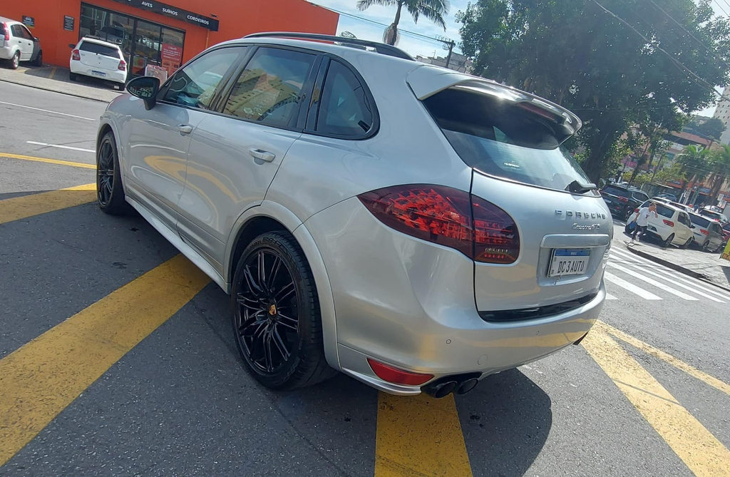 Porsche Cayenne Prata