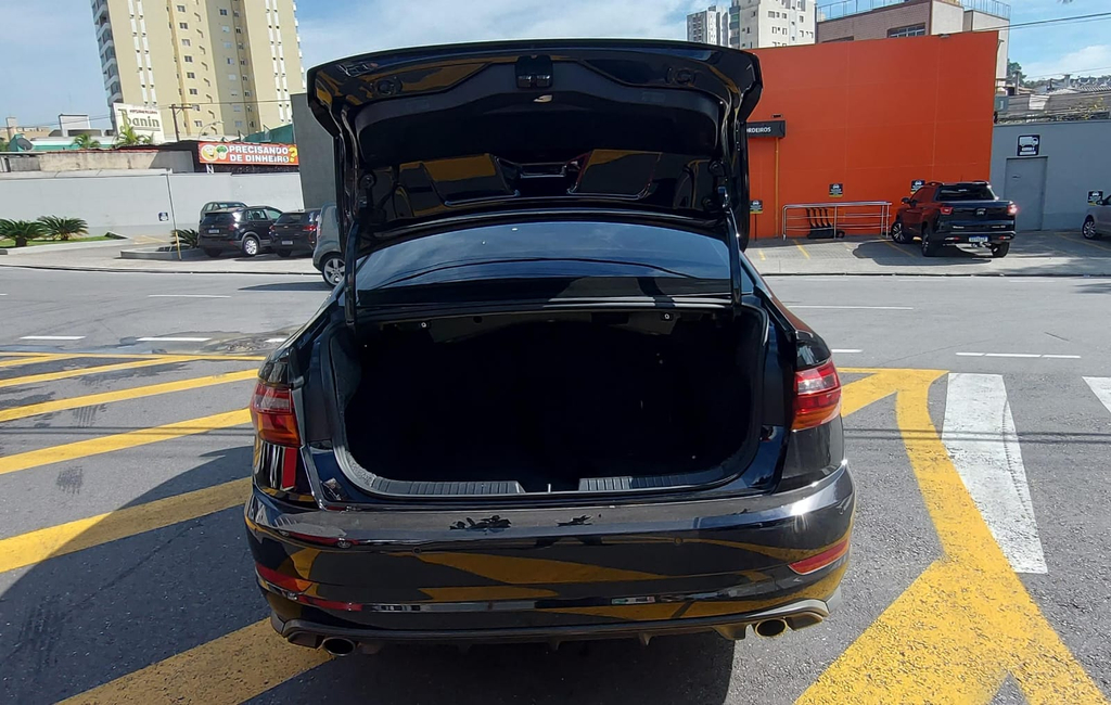 Volkswagen Jetta Preto