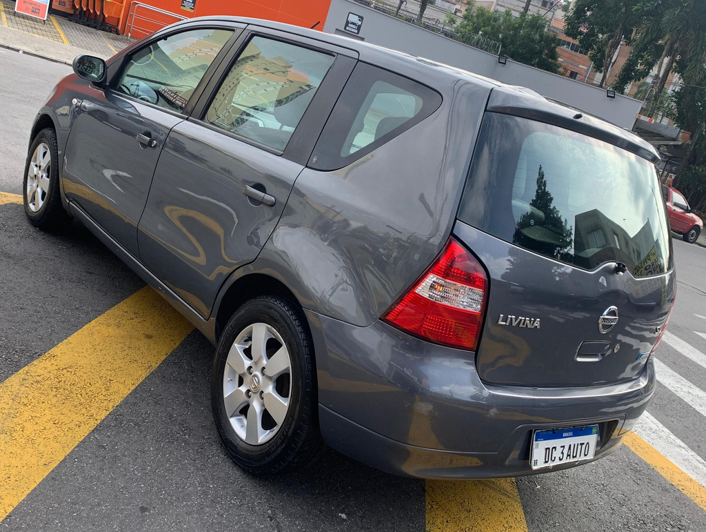 Nissan Livina Cinza