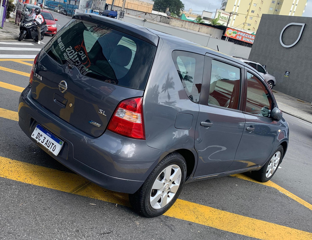 Nissan Livina Cinza