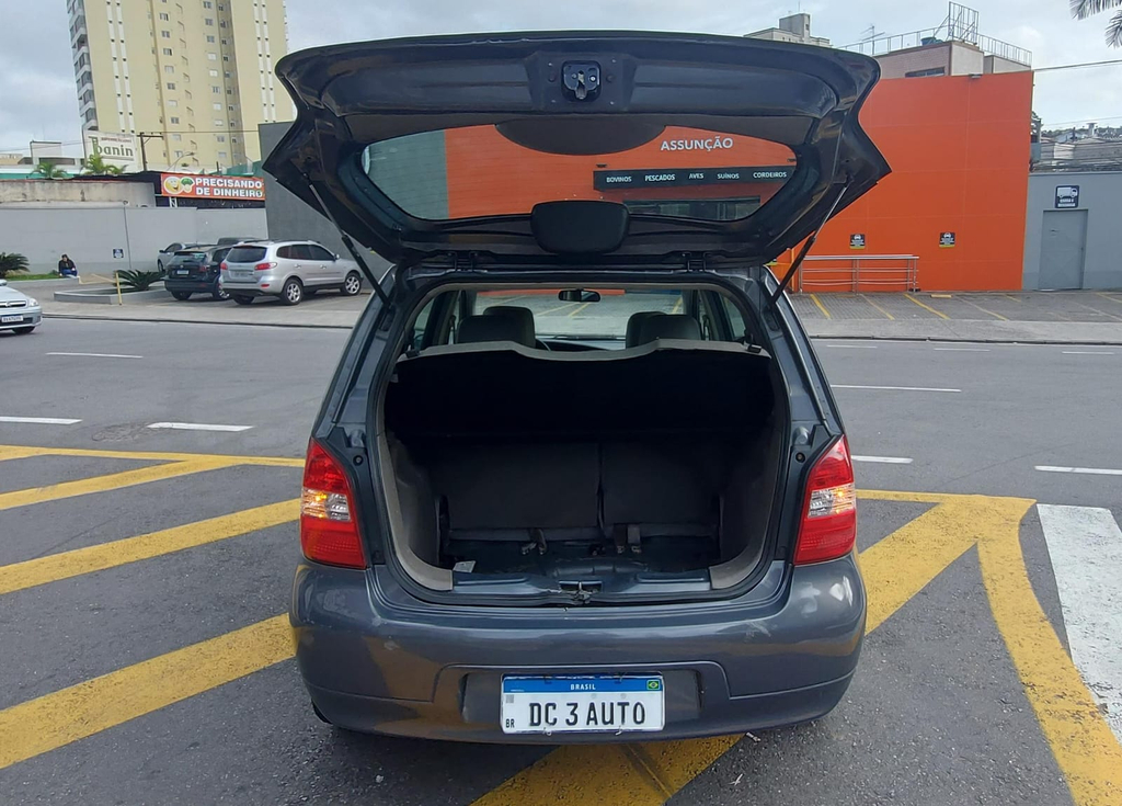 Nissan Livina Cinza