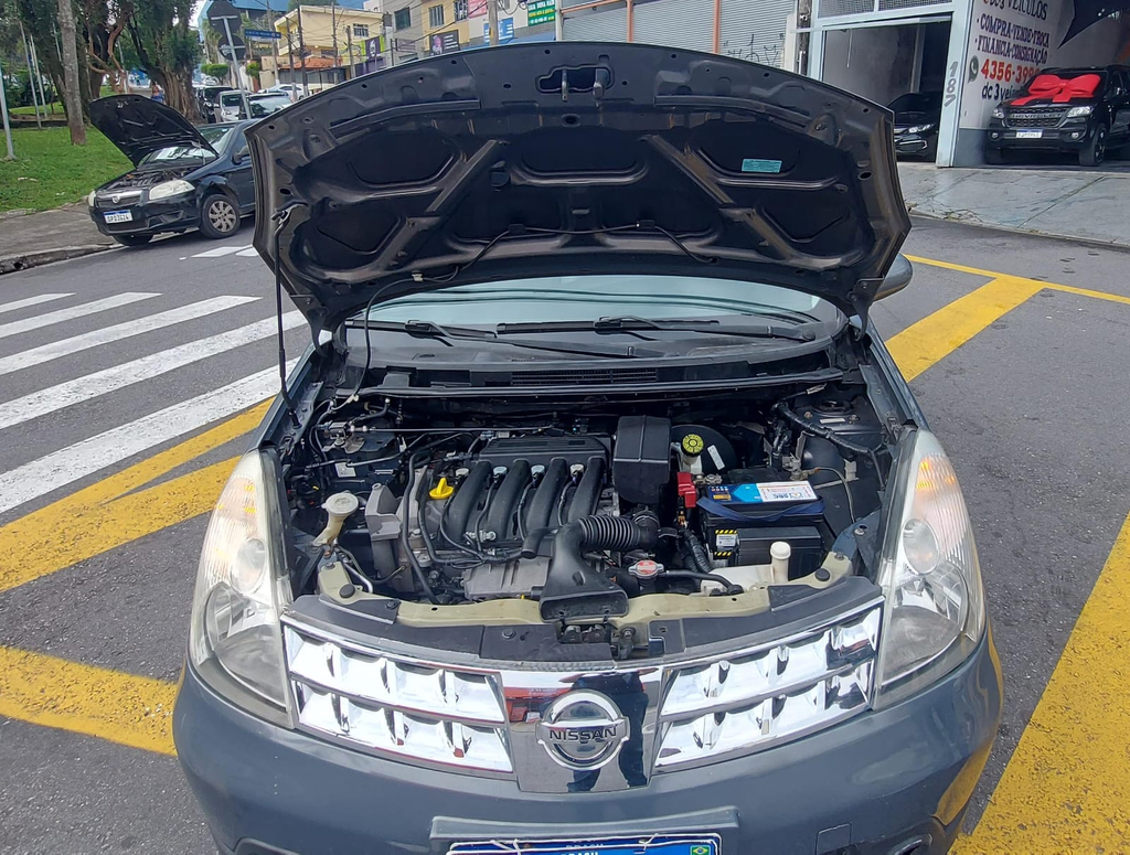 Nissan Livina Cinza