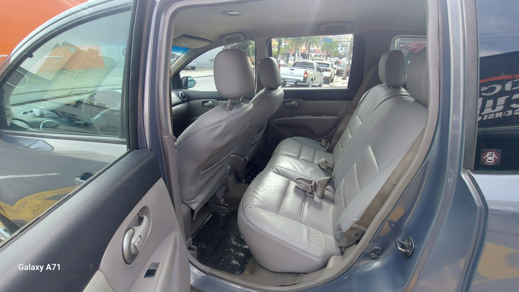Nissan Livina Cinza