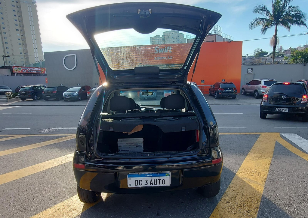 Chevrolet Corsa Preto