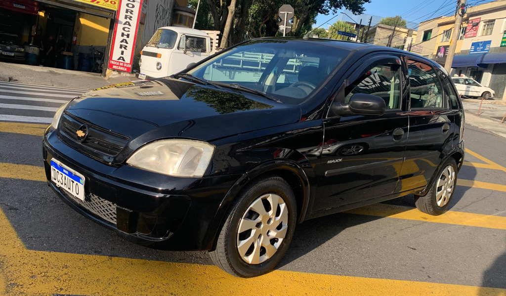Chevrolet Corsa Preto