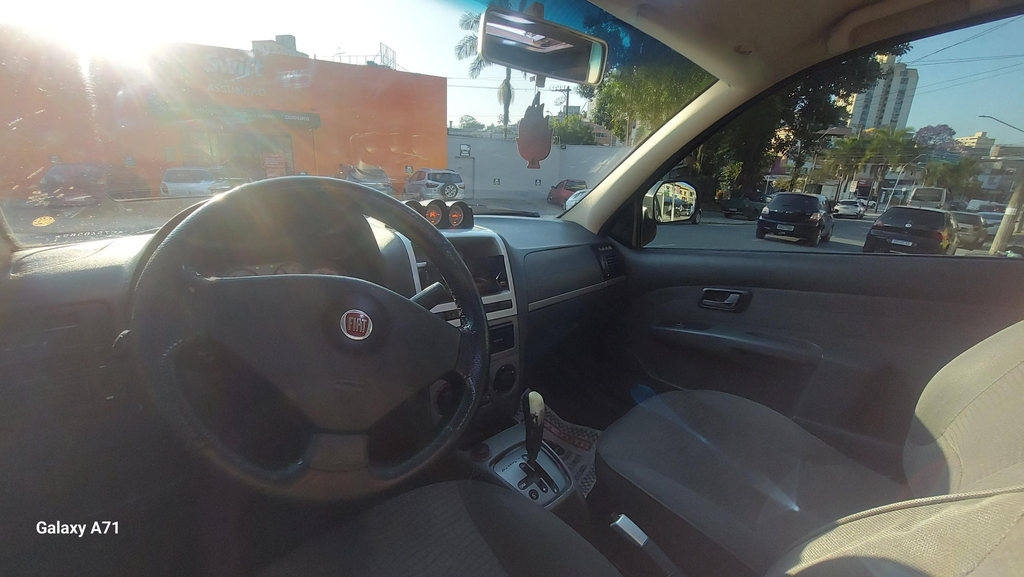 Fiat Strada Preto