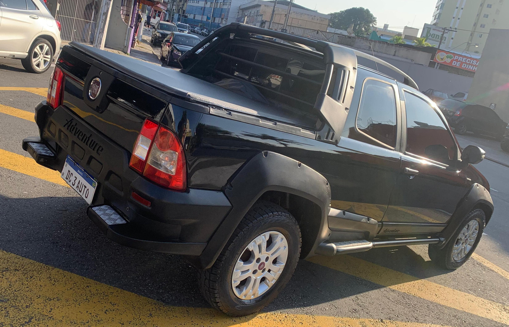Fiat Strada Preto
