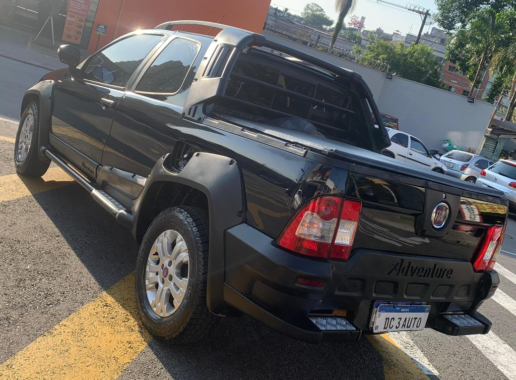 Fiat Strada Preto