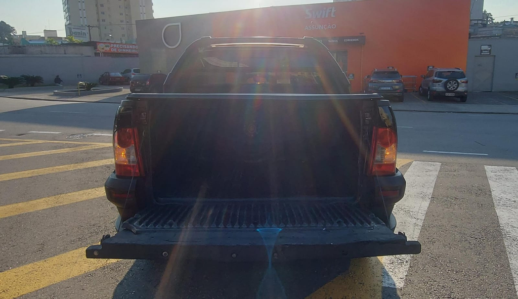 Fiat Strada Preto