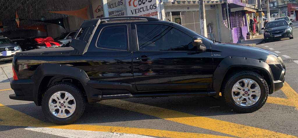 Fiat Strada Preto