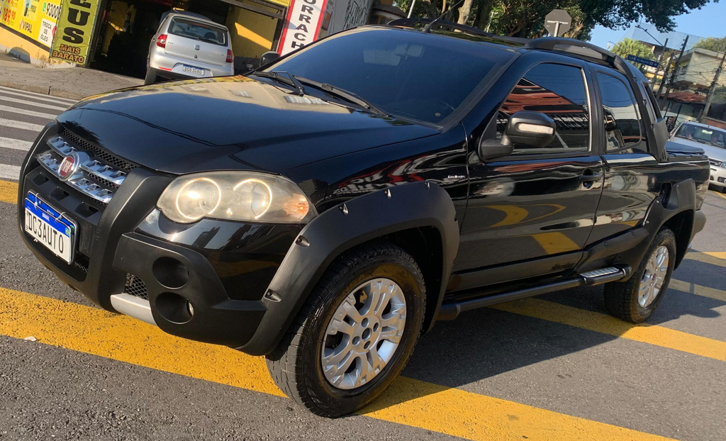 Fiat Strada Preto