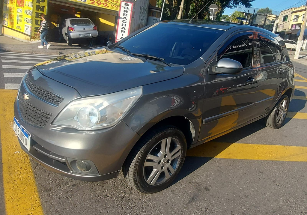 Chevrolet Agile Cinza