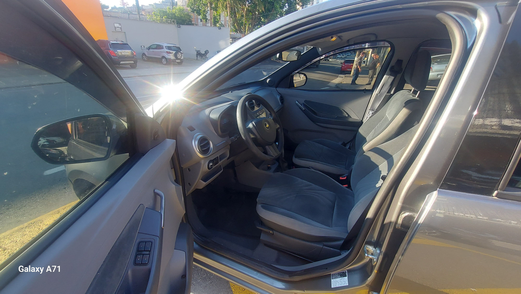 Chevrolet Agile Cinza