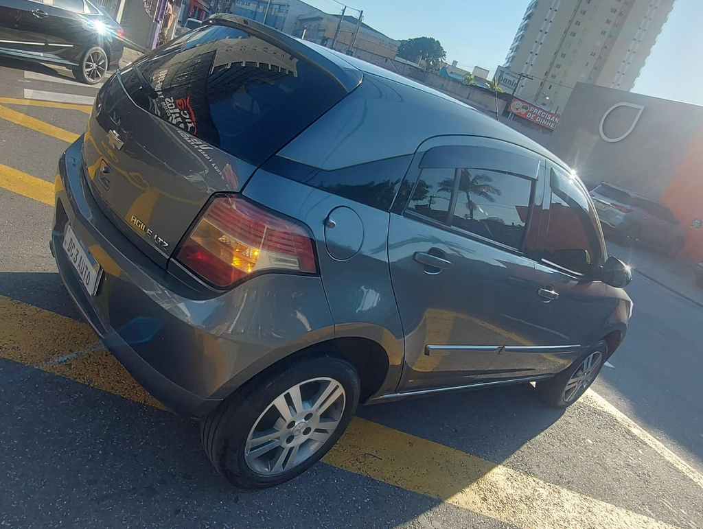 Chevrolet Agile Cinza