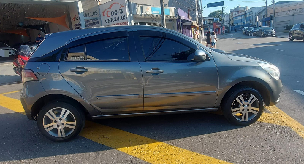 Chevrolet Agile Cinza
