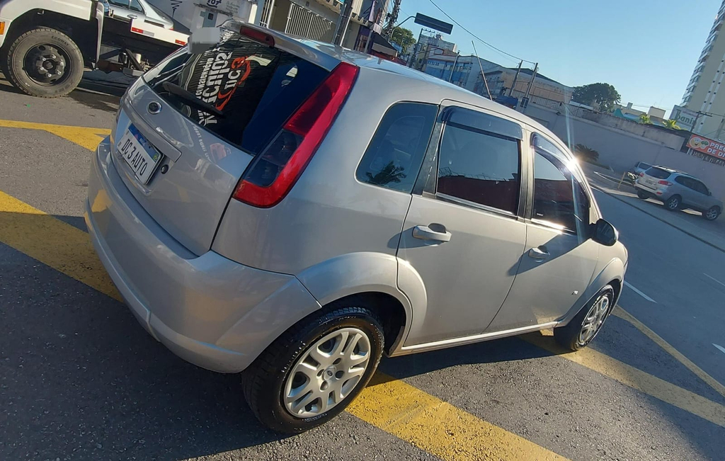 Ford Fiesta Prata
