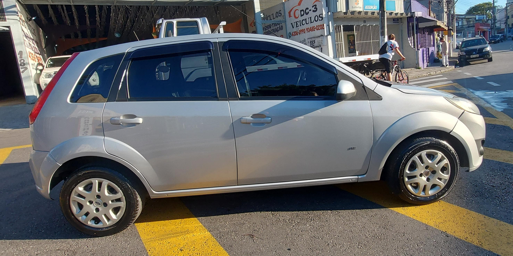 Ford Fiesta Prata