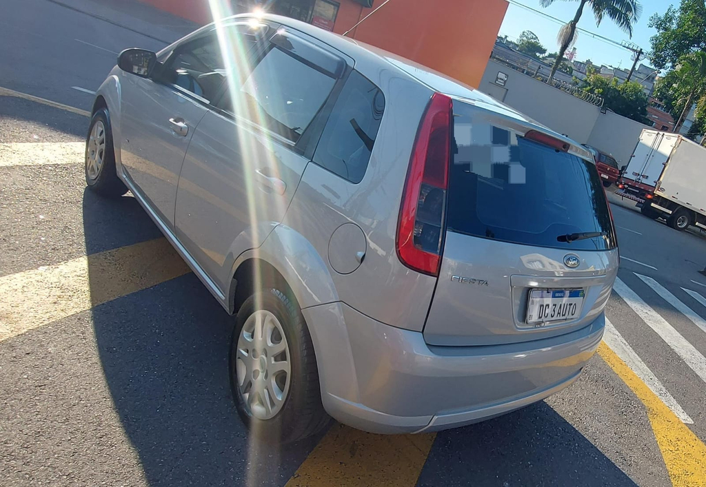 Ford Fiesta Prata