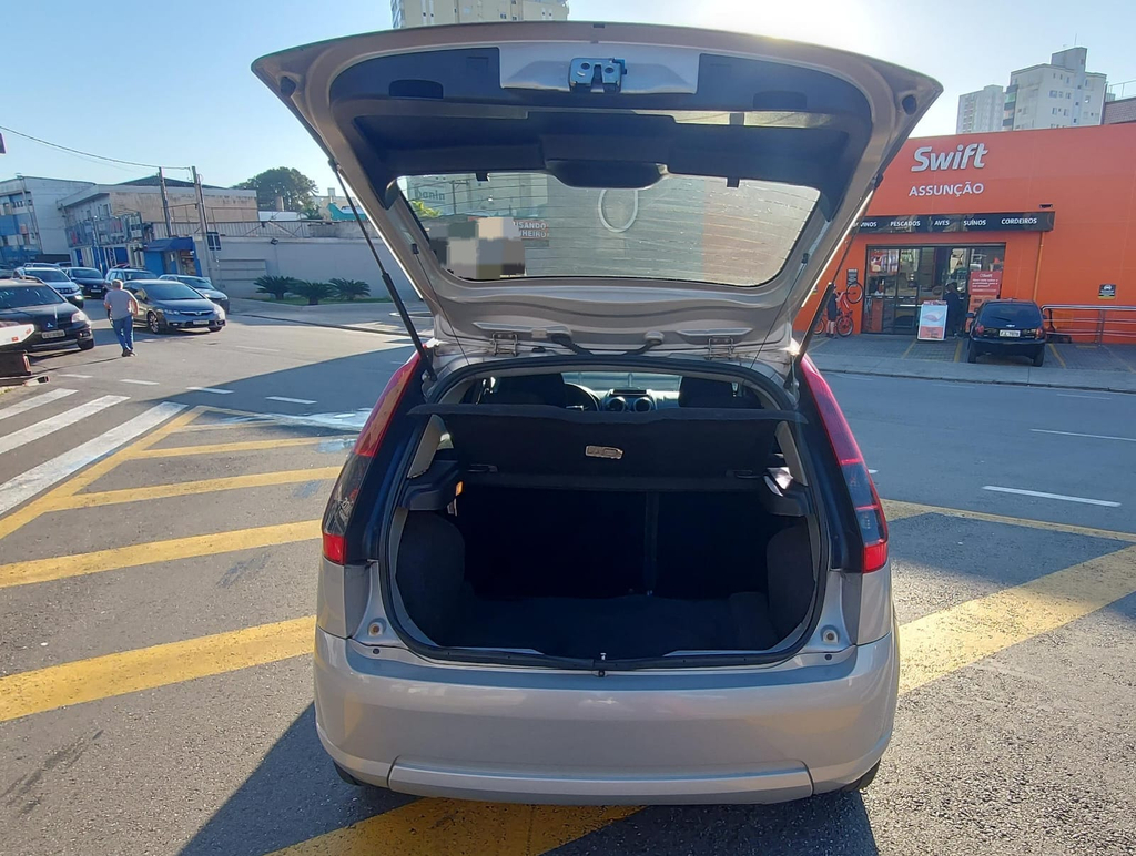 Ford Fiesta Prata