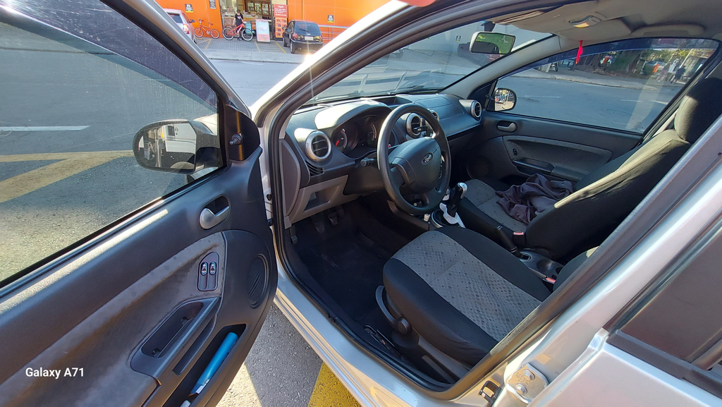 Ford Fiesta Prata