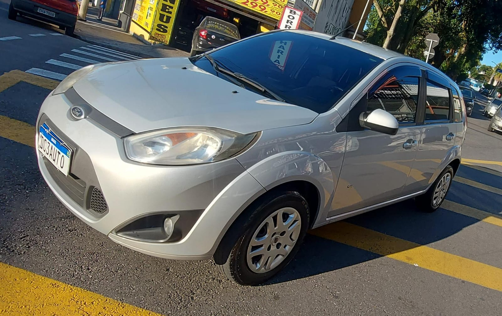 Ford Fiesta Prata
