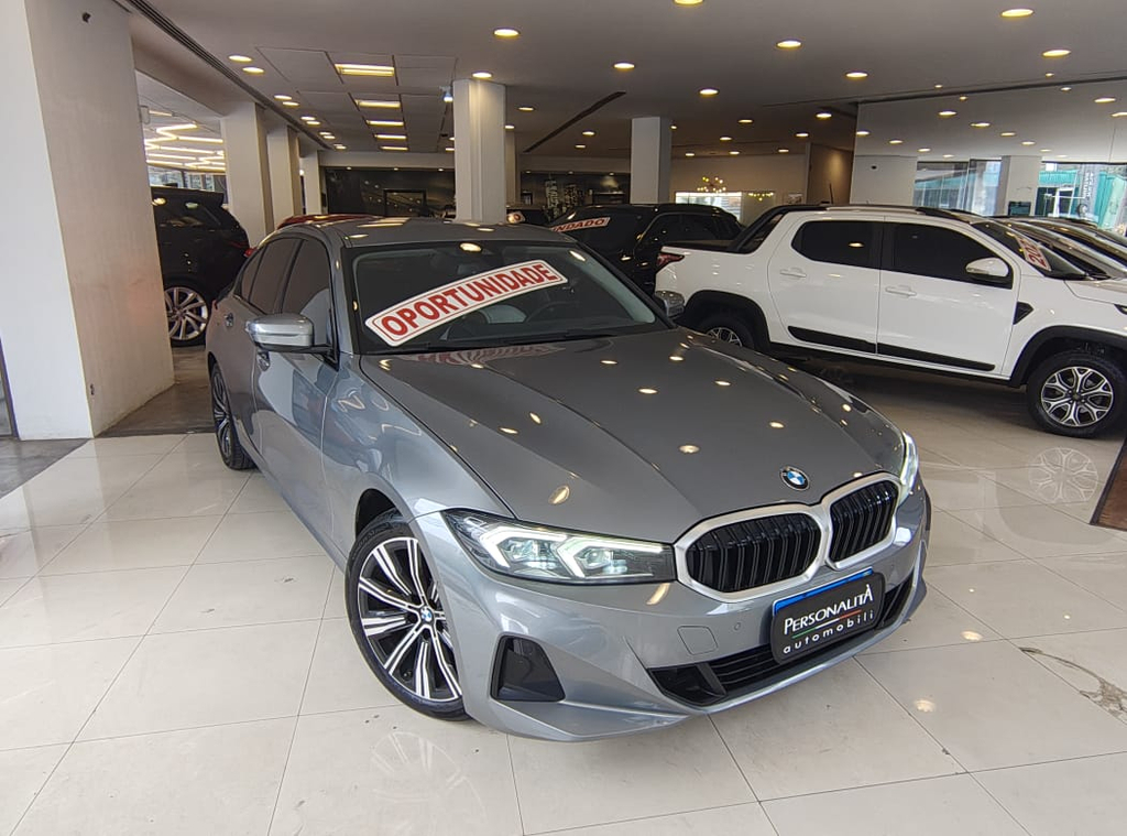 BMW 320i Prata
