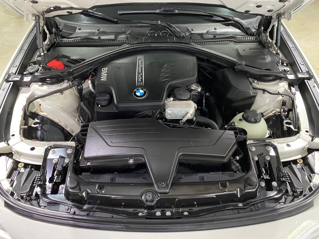 BMW 328i Branco